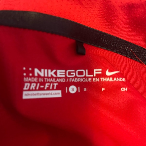 Red long sleeve shirt with a collar - Picture 2 of 3